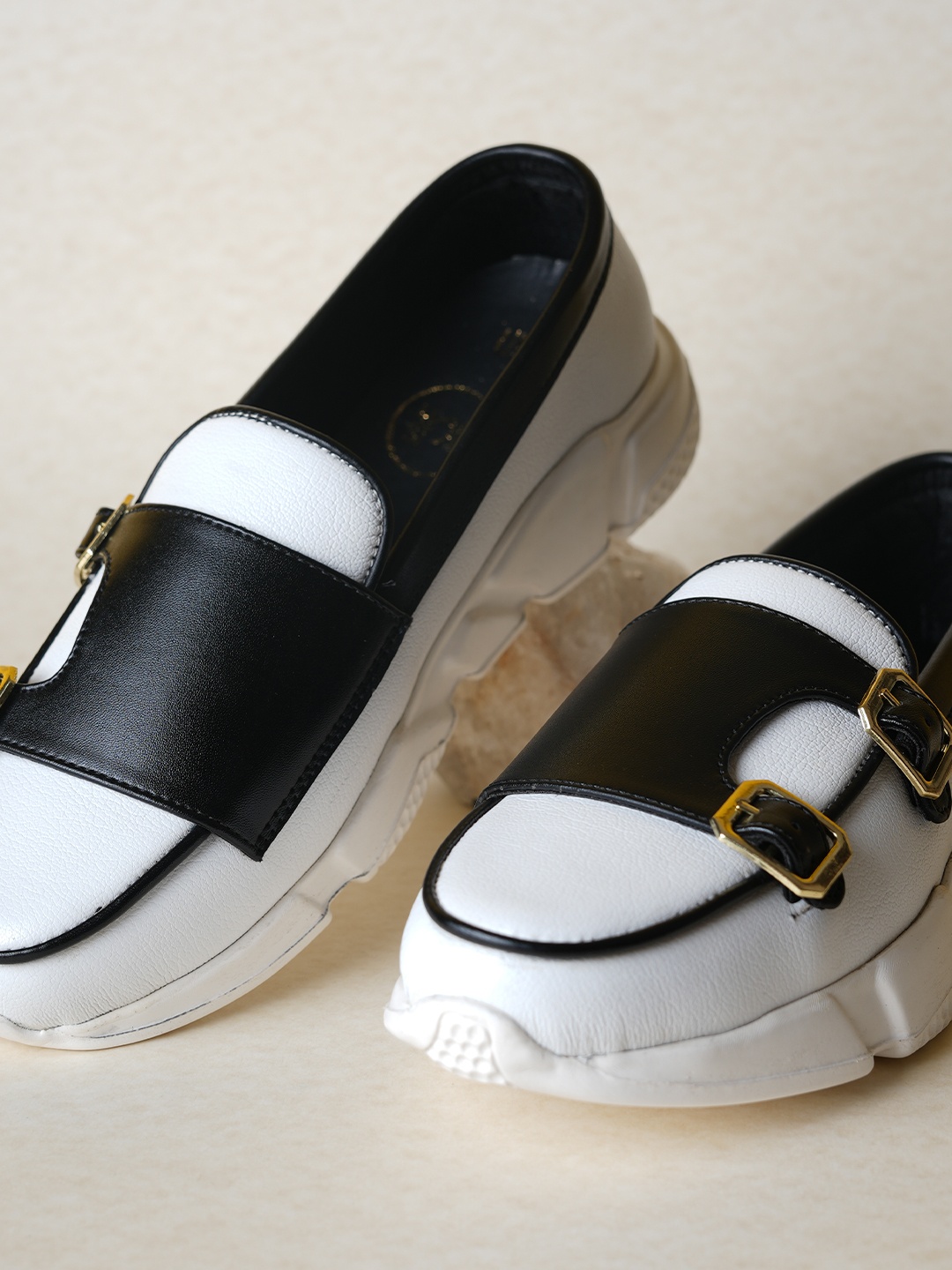 

MONKSTORY Men Colourblocked Round Toe Slip-On Sneakers, White