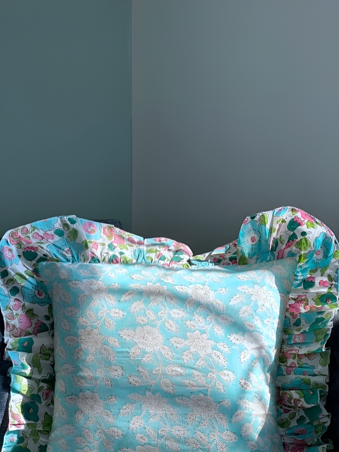 

NURTURE INDIA Blue & Pink Floral Cotton Square Cushion Cover