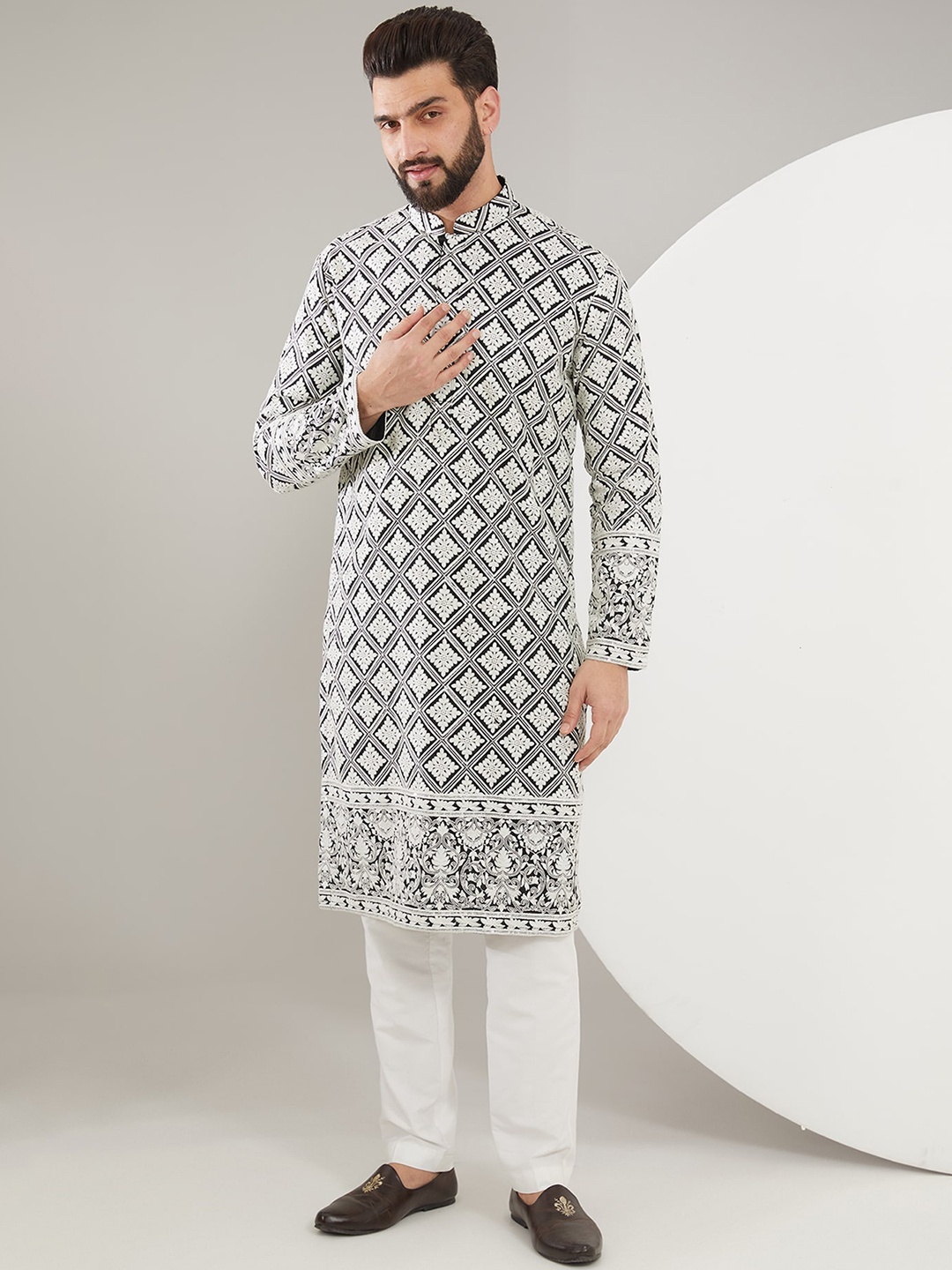 

KASBAH CLOTHING NISHCHAIY SAJDEH Geometric Chikankari Cotton Kurta, Black