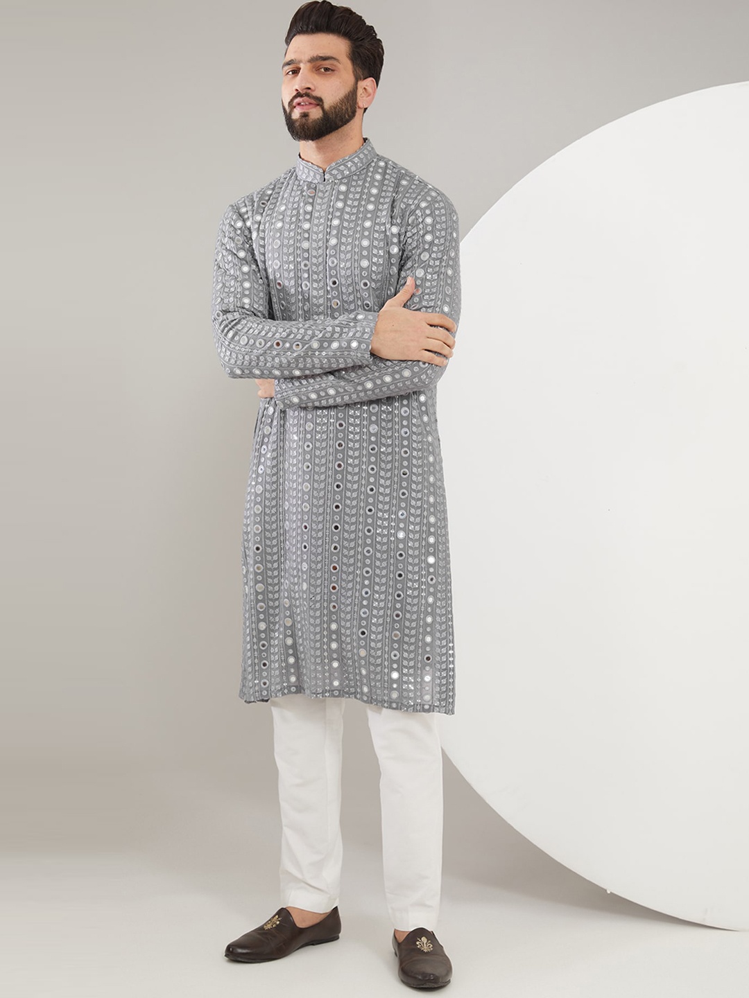 

KASBAH CLOTHING NISHCHAIY SAJDEH Mandarin Collar Long Sleeves Mirror Embroidered Kurta, Grey