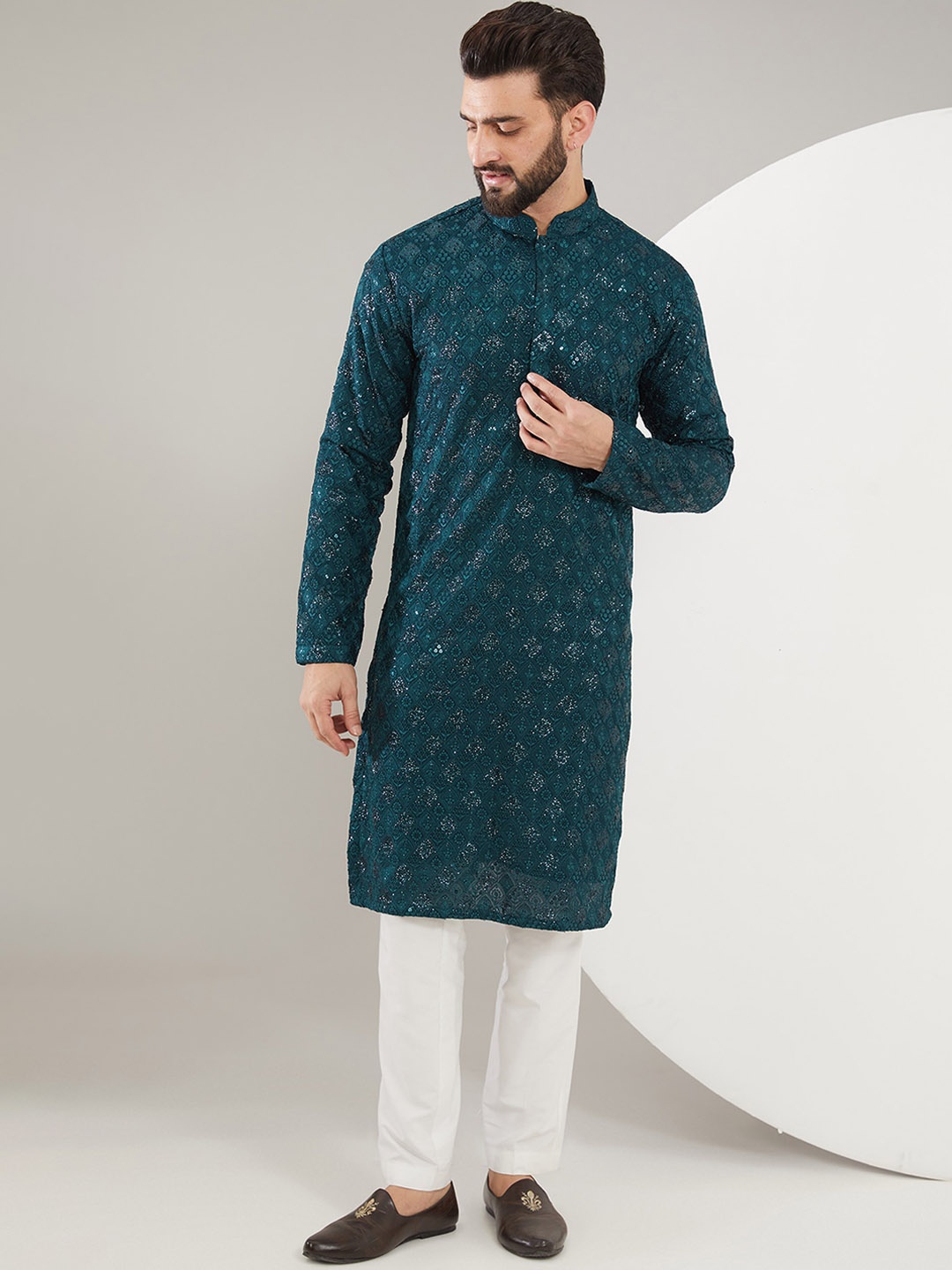 

KASBAH CLOTHING NISHCHAIY SAJDEH Mandarin Collar Long Sleeves Thread Work Kurta, Blue