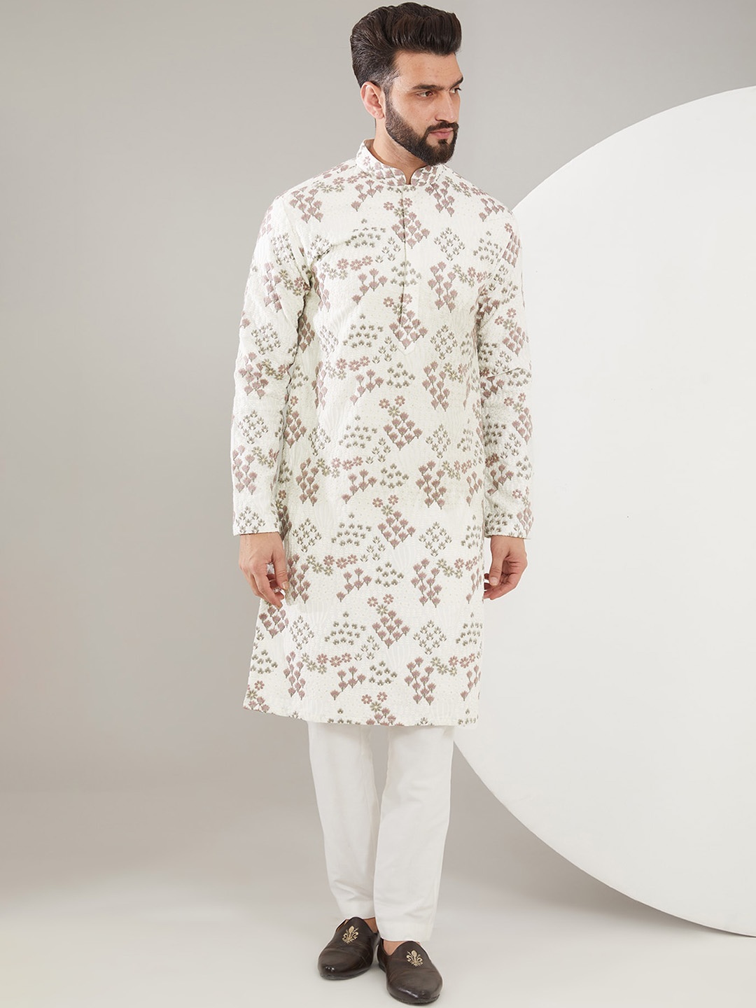 

KASBAH CLOTHING NISHCHAIY SAJDEH Mandarin Collar Floral Thread Work Cotton Kurta, White
