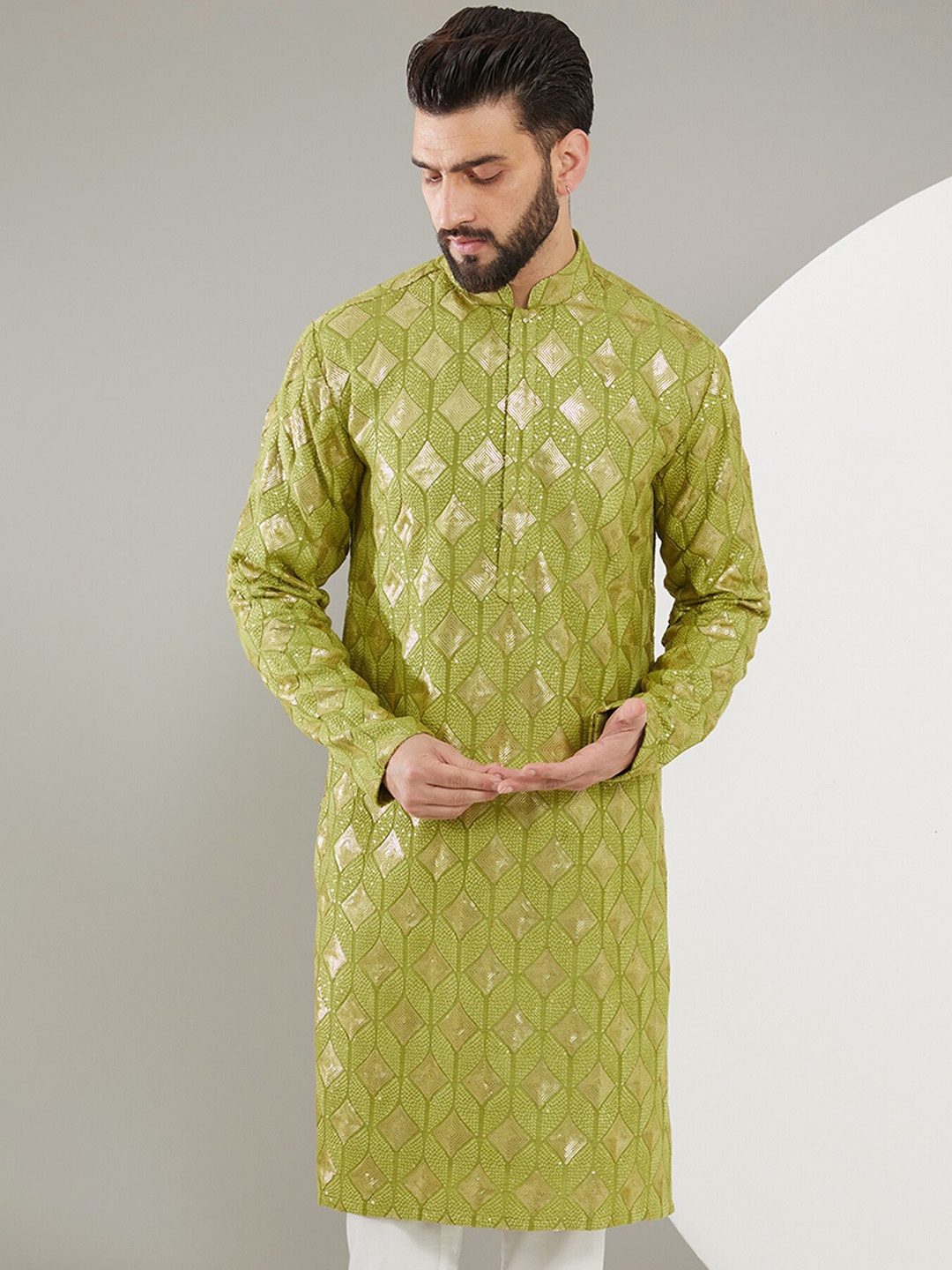 

KASBAH CLOTHING NISHCHAIY SAJDEH Mandarin Collar Thread Work Kurta, Green