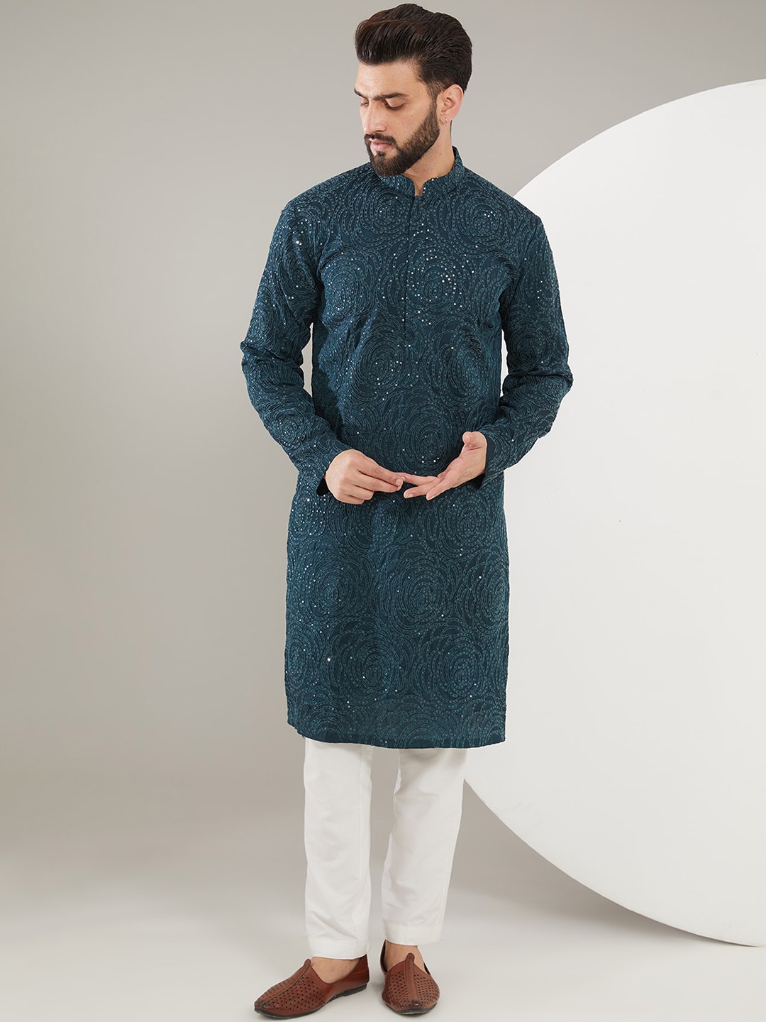 

KASBAH CLOTHING NISHCHAIY SAJDEH Mandarin Collar Floral Chikankari Kurta, Blue