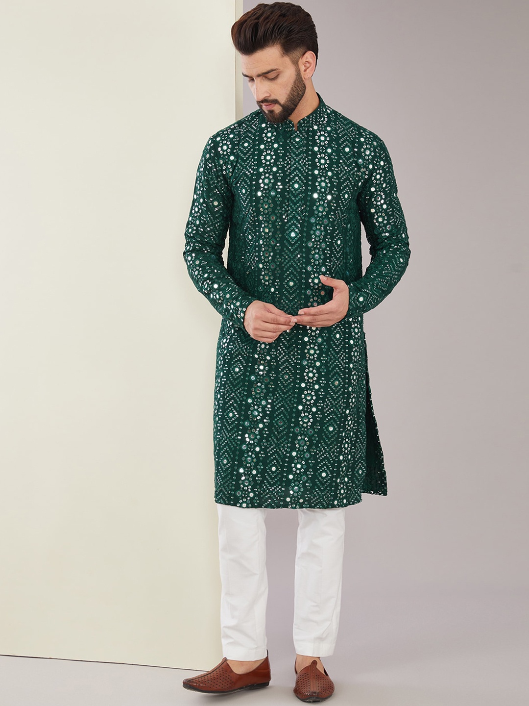 

KASBAH CLOTHING NISHCHAIY SAJDEH Mandarin Collar Geometric Thread Work Kurta, Green