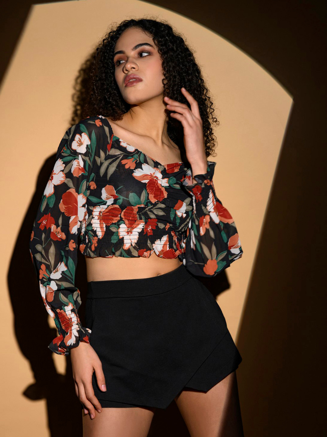 

MEEAMI FASHION Floral Print Georgette Puff Sleeves Smocked Crop Top, Black