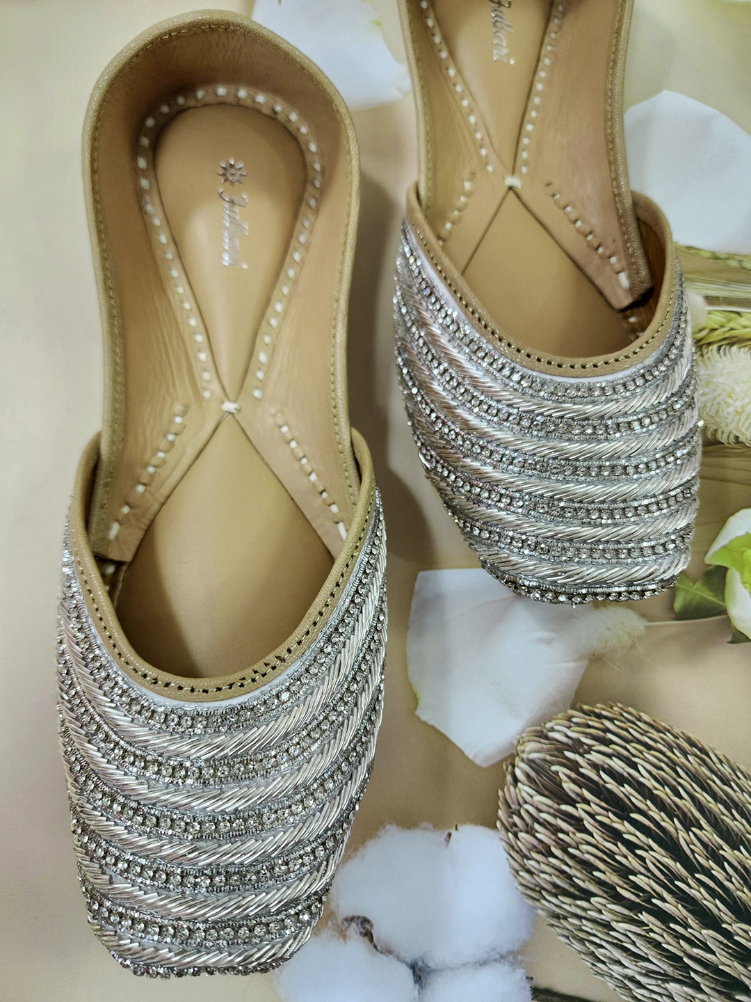 

Fulkari Embellished Round Toe Leather Mojaris, Silver