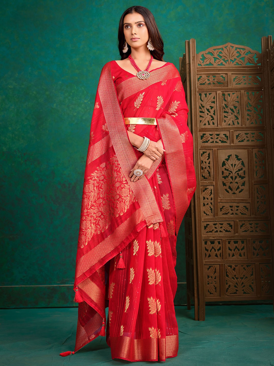 

Sangria Floral Woven Design Saree, Red