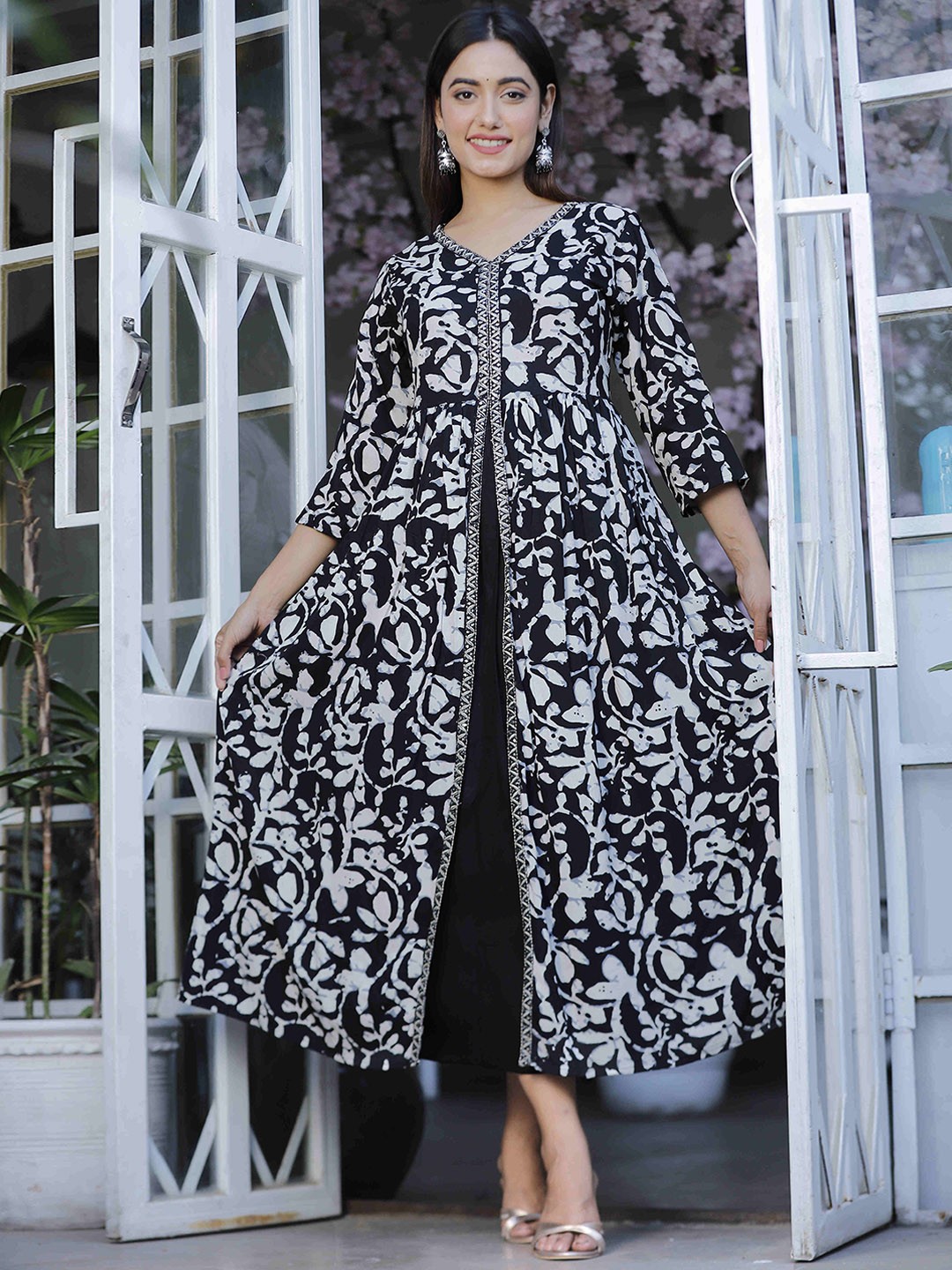 

KALINI Abstract Printed Zari Work V-Neck Anarkali Kurta, Black