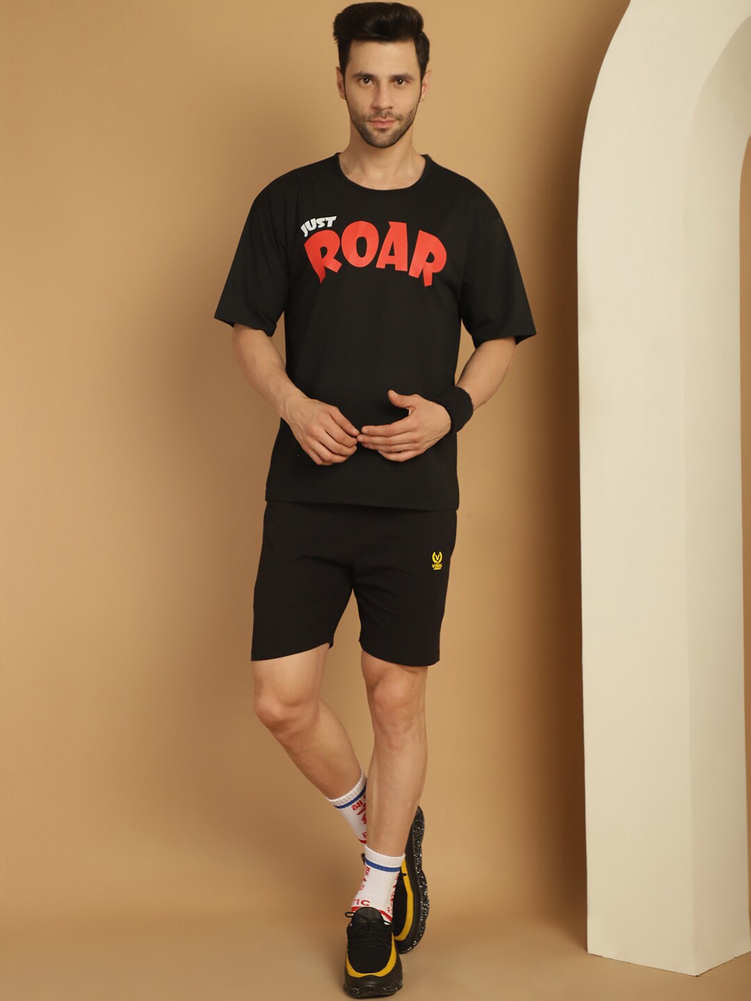 

VIMAL JONNEY Typography Printed Oversized T-Shirt & Shorts, Black