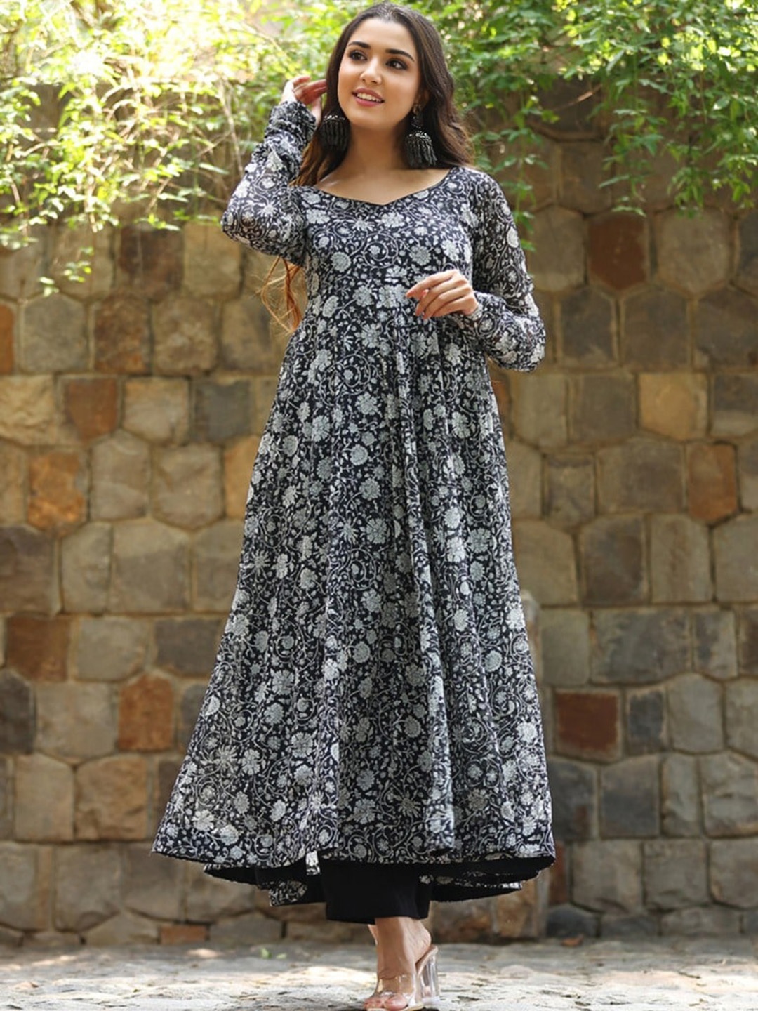 

BLACK SCISSOR Floral Printed Georgette V-Neck Long Sleeves Anarkali Kurta With Trouser