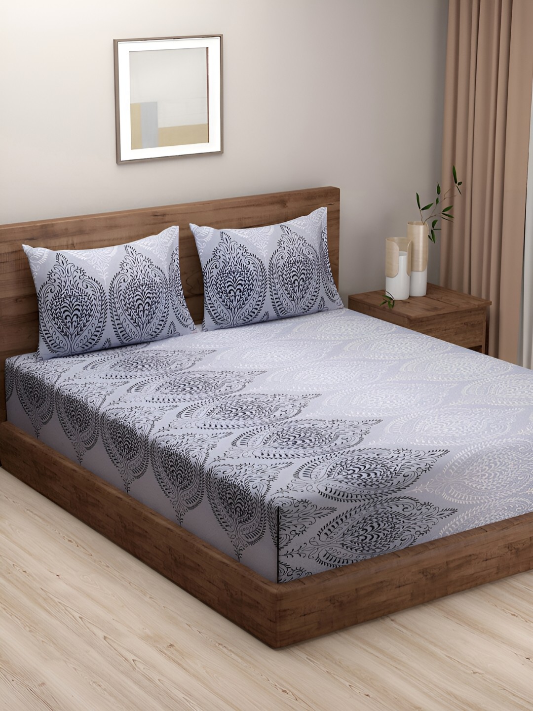 

Aura Blue & White Ethic Motifs Cotton 200 TC Queen Bedsheet With 2 Pillow Covers