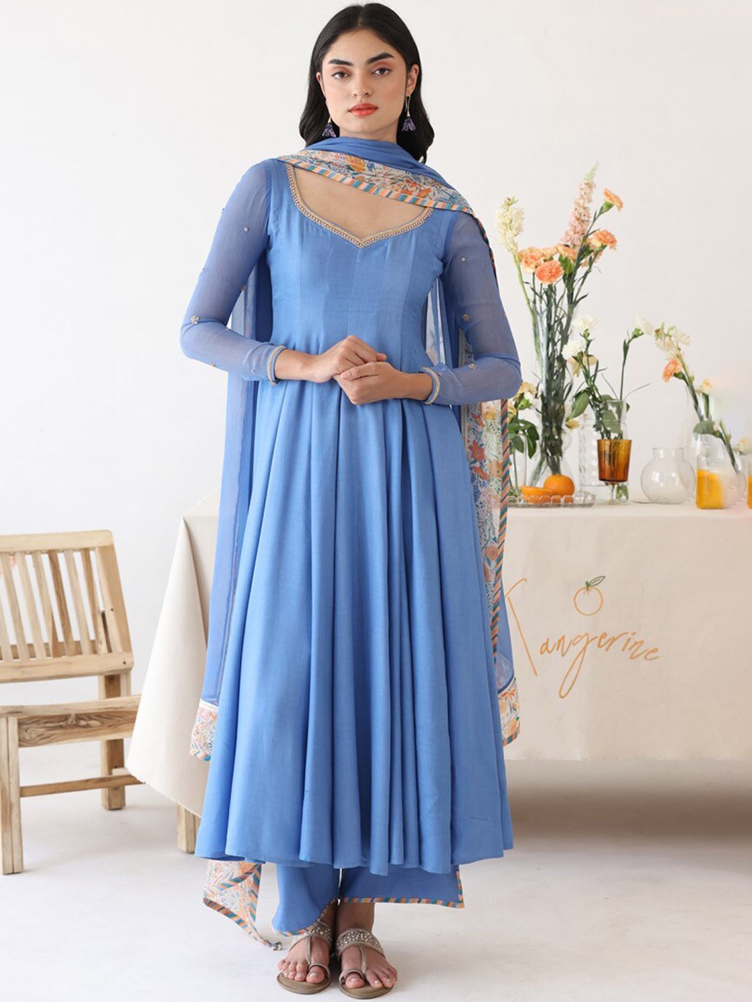 

Baise Gaba Sweetheart Neck Panelled Anarkali Kurta with Pyjamas & Dupatta, Blue