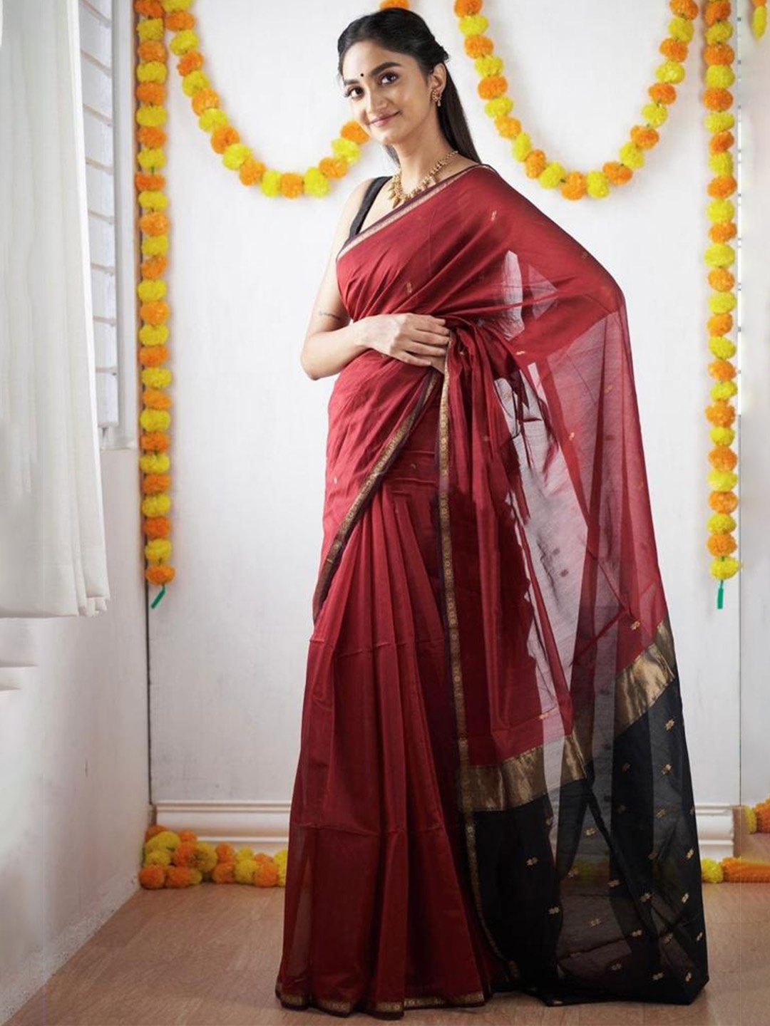 

nirja Fab Ethnic Motifs Zari Kanjeevaram Saree, Red