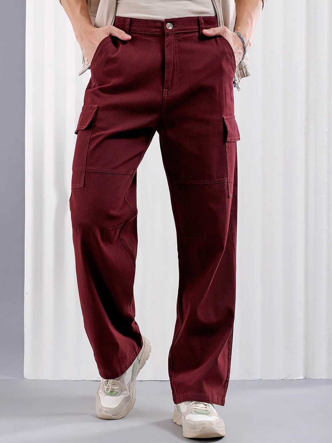 

The Indian Garage Co Men Loose Fit Mid Rise Cotton Cargos, Burgundy