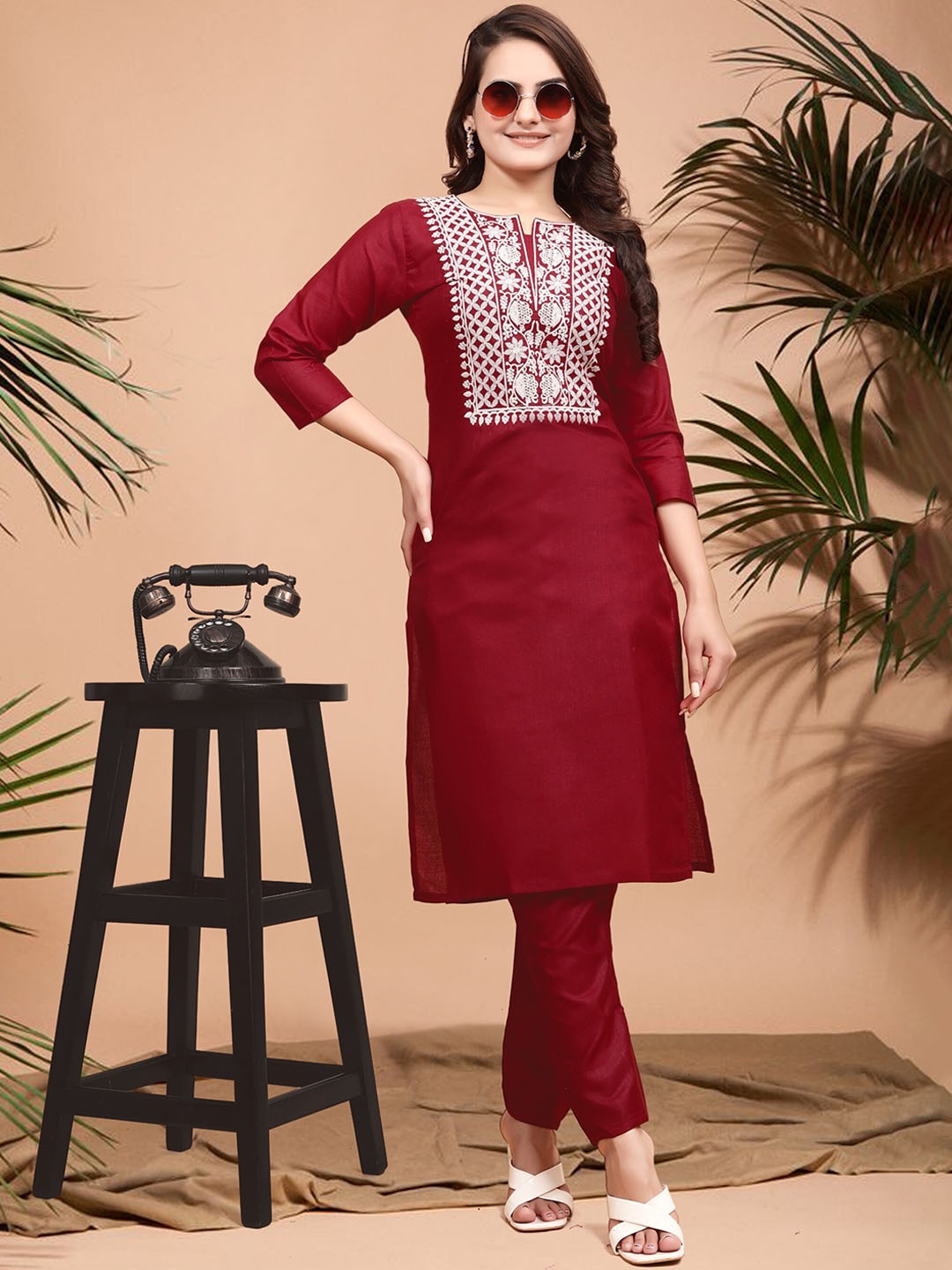 

Anouk Women Floral Embroidered Regular Kurta With Trousers, Maroon