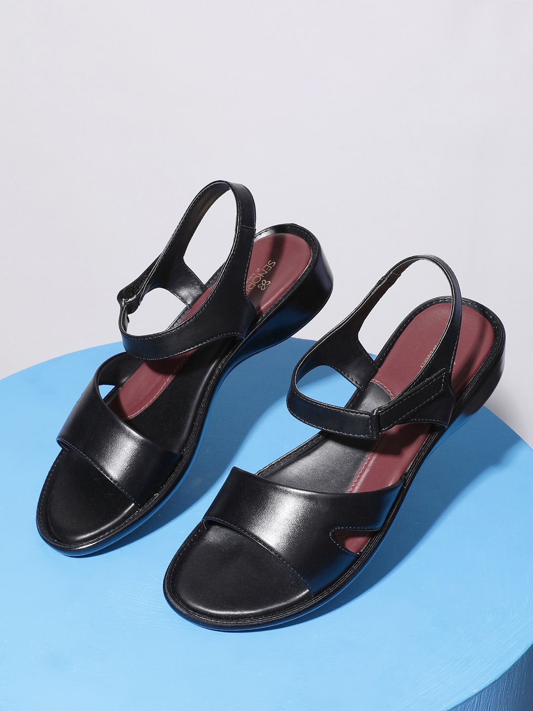 

Liberty Open Toe Flats, Black