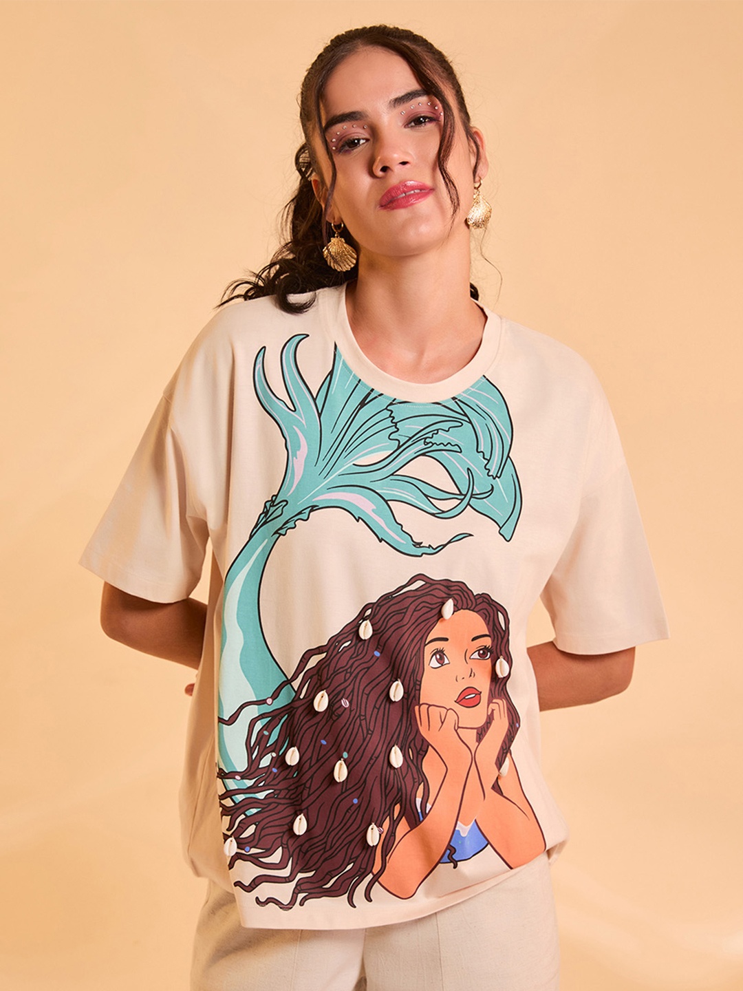 

Kazo Graphic Printed Drop-Shoulder Sleeves Disney T-shirt, Cream