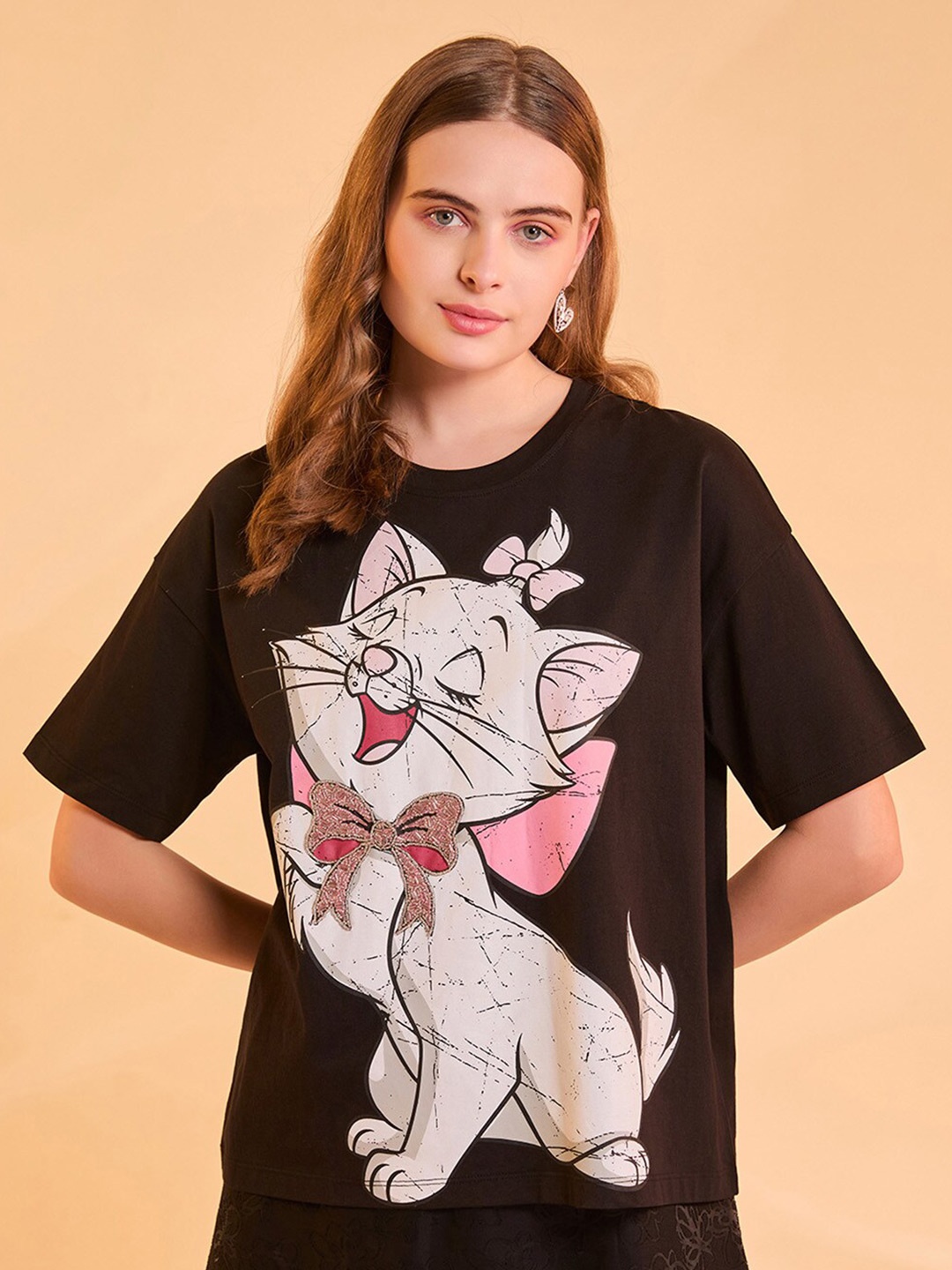 

Kazo Graphic Printed Drop-Shoulder Sleeves Disney T-shirt, Black