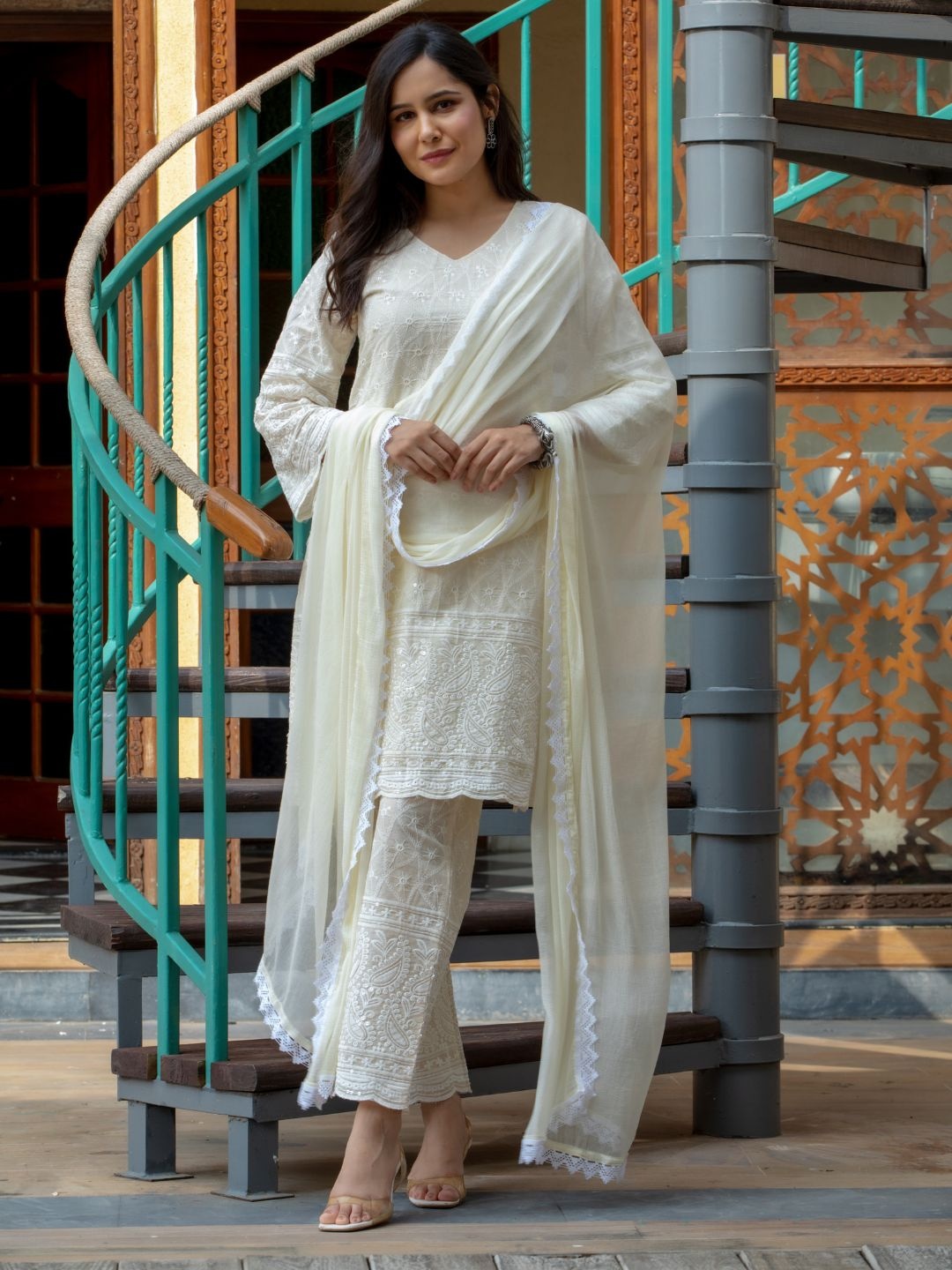 

HOUSE OF JAMOTI Embroidered V-Neck Chikankari Pure Cotton Kurta with Trousers & Dupatta, Off white