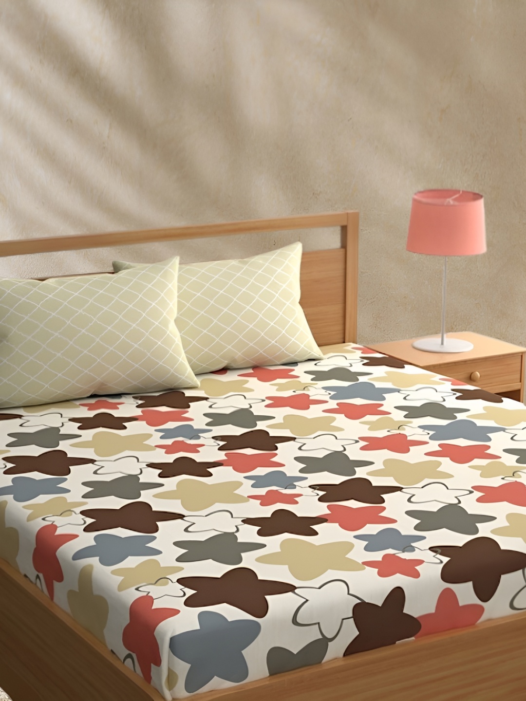 

UrbanArts Beige & Brown Geometric Cotton 400 TC King Bedsheet with 2 Pillow Covers
