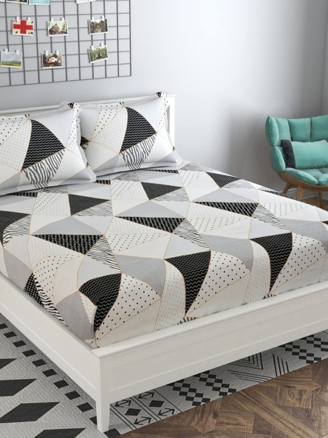 

UrbanArts Black & White Geometric Cotton 400 TC King Bedsheet with 2 Pillow Covers