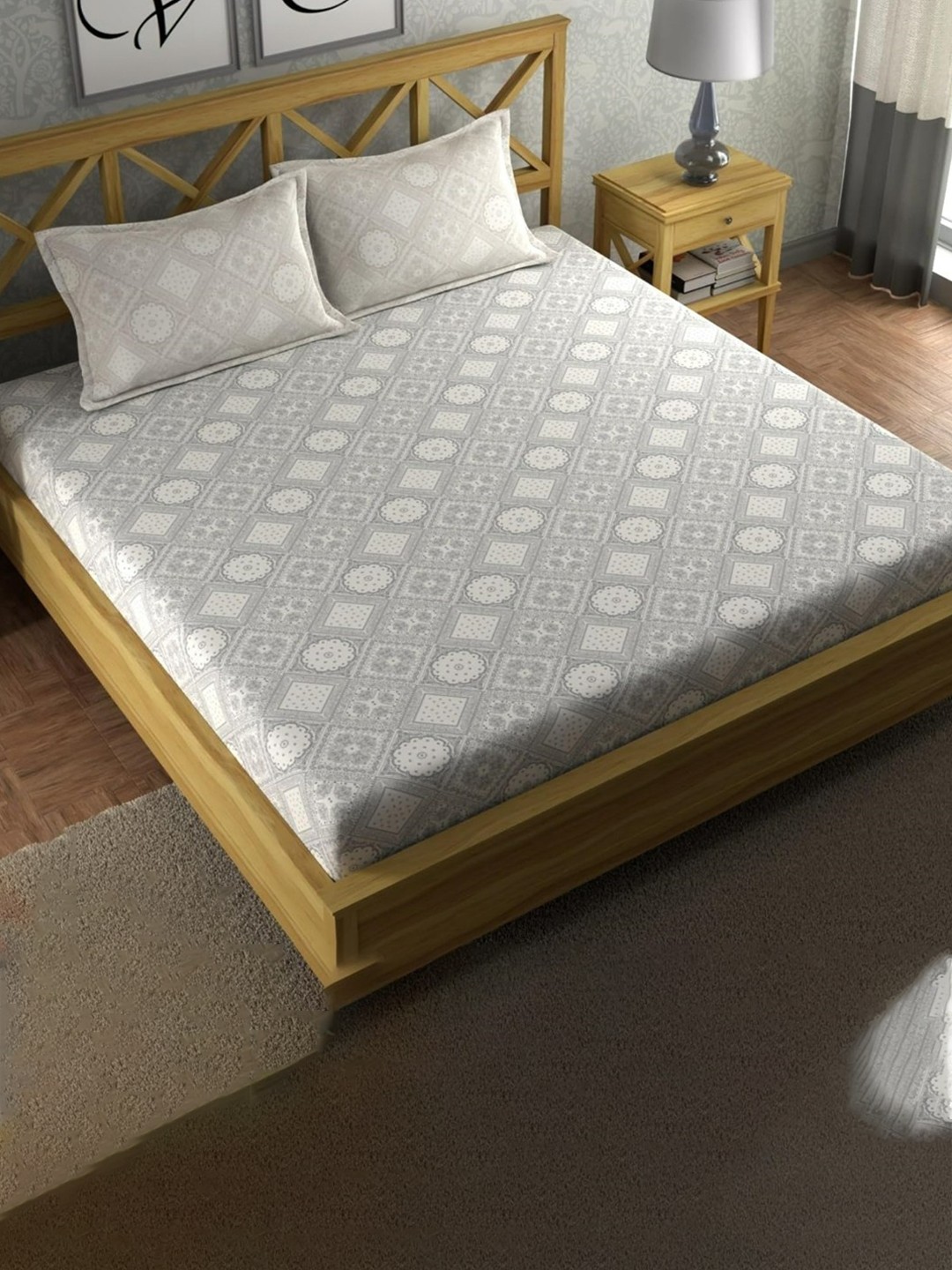 

UrbanArts Grey & White Printed Cotton 400 TC King Bedsheet With 2 Pillow Covers