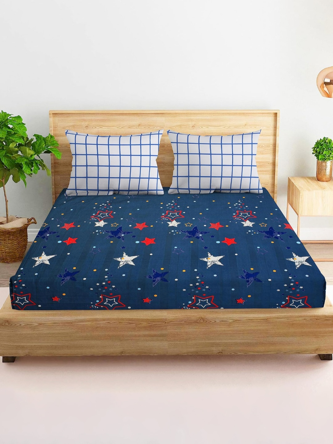 

UrbanArts Navy Blue & White Geometric Cotton 400 TC King Bedsheet with 2 Pillow Covers