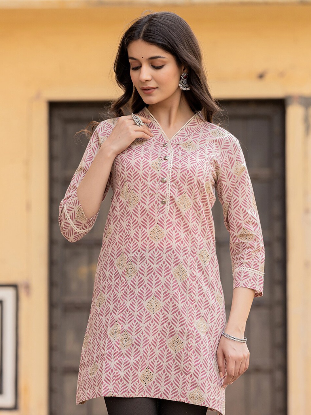 

Yufta Floral Print Ethnic Printed Lace Pure Cotton Straight Kurti, Pink