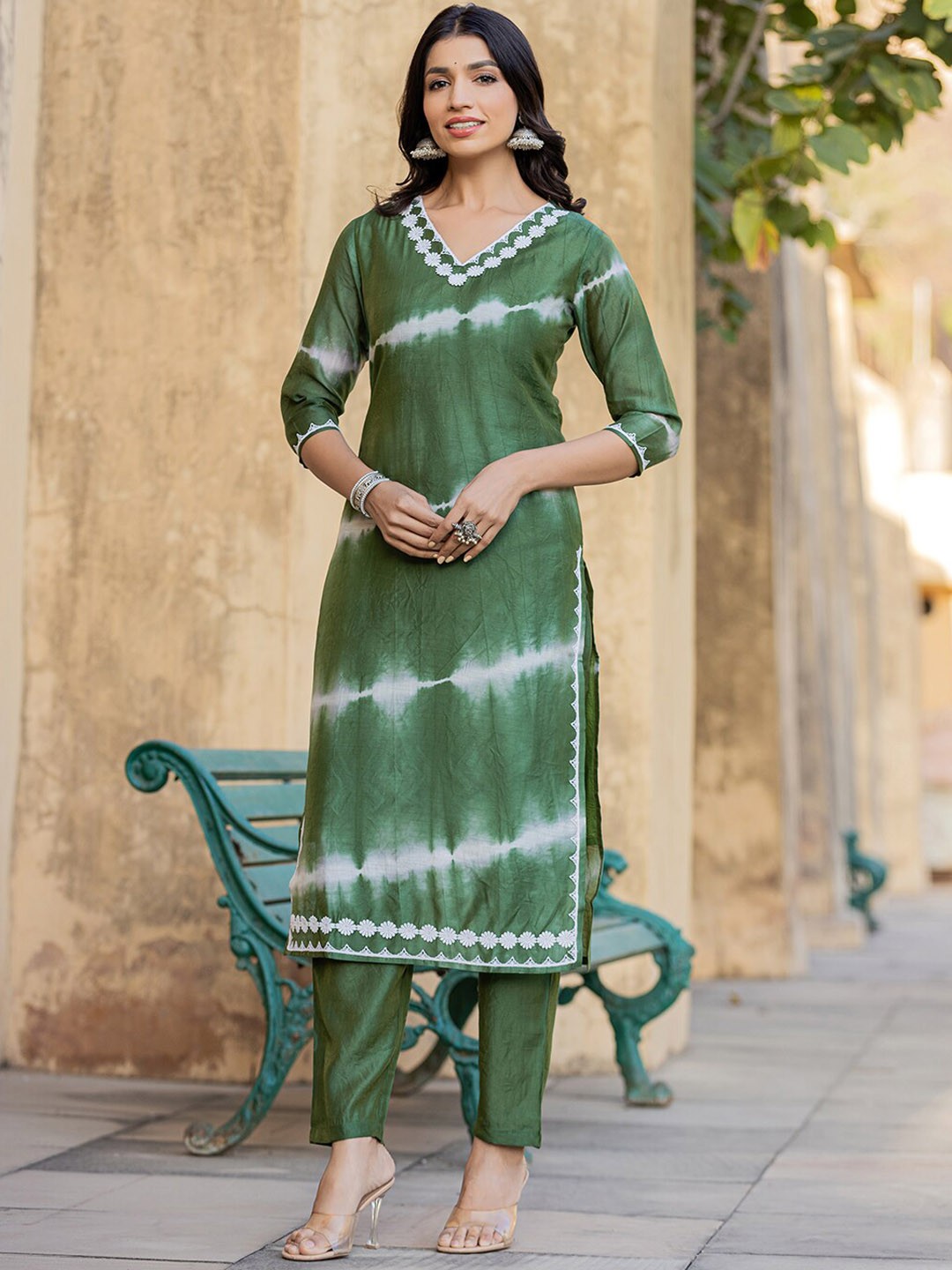 

Yufta Tie & Dye Lace Work Straight Kurta with Trousers, Green