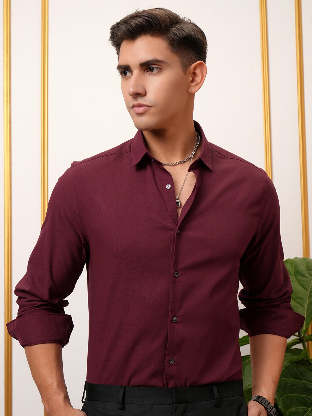 

LOCOMOTIVE Slim Fit Premium Party Shirt, Maroon