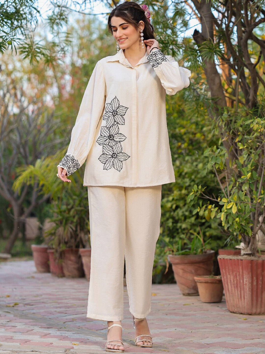 

EverBloom Embroidered Long Sleeves Shirt With Trousers, Beige