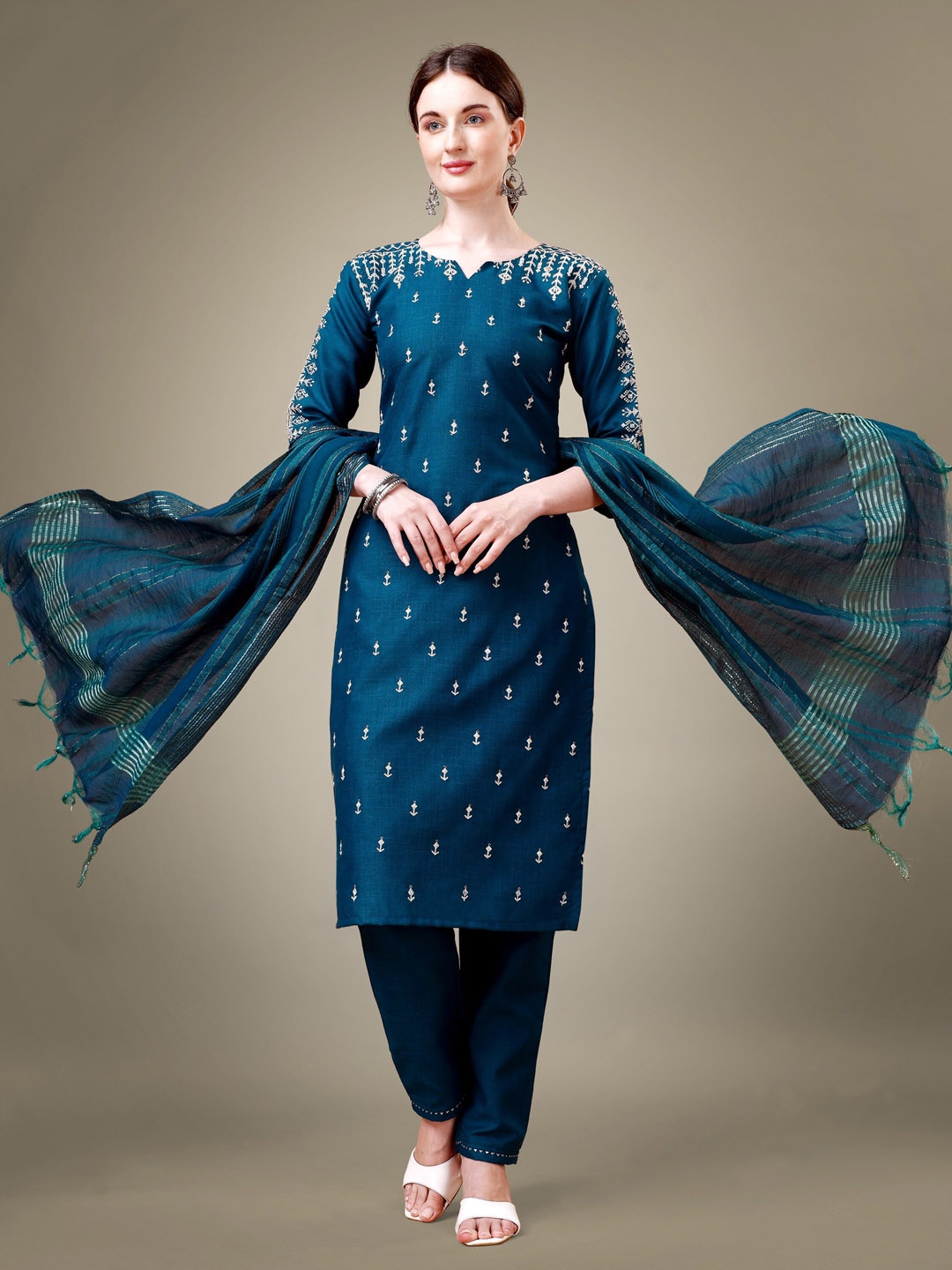 

Riddhi Textile Hub Floral Embroidered Kurta with Trousers & With Dupatta, Blue