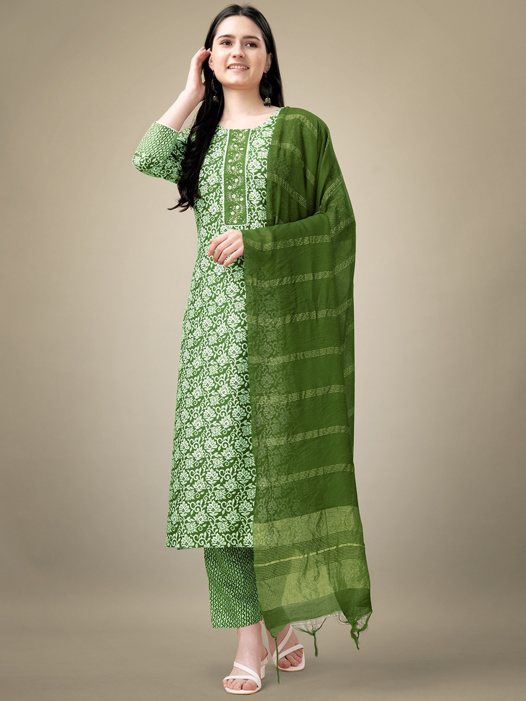 

Riddhi Textile Hub Ethnic Motifs Printed Thread Work Kurta with Trousers & With Dupatta, Green