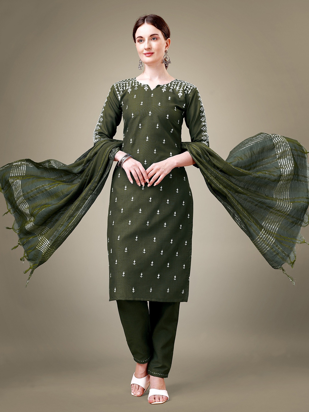 

Riddhi Textile Hub Ethnic Motifs Embroidered Thread Work Kurta & Trousers With Dupatta, Green