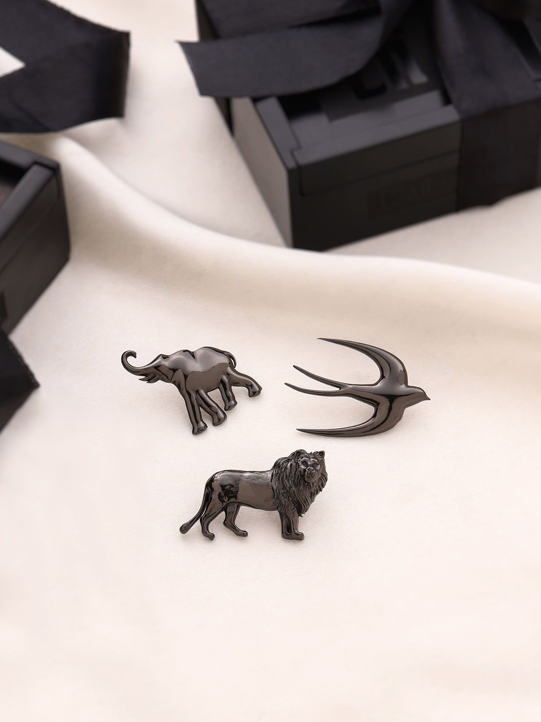 

COSA NOSTRAA Set Of 3 Brass Brooch, Grey