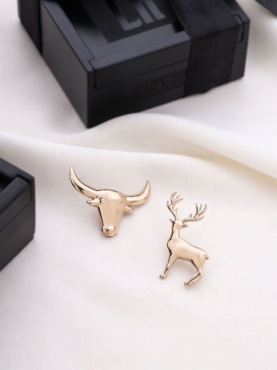 

COSA NOSTRAA Reigning Resolute Set Of 2 Textured Brooches, Gold