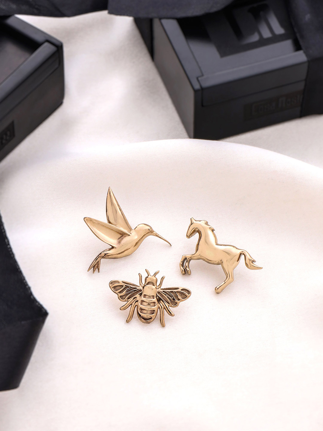 

COSA NOSTRAA Set Of 3 Textured Brooches, Gold