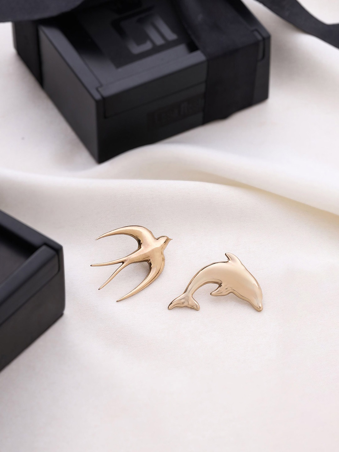 

COSA NOSTRAA Free Spirit Set Of 2 Textured Brooches, Gold