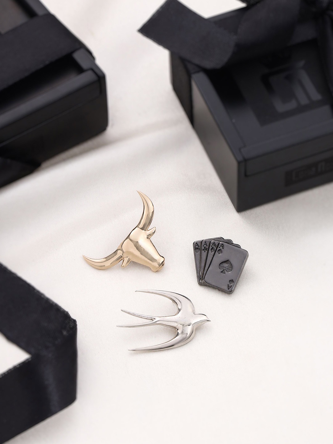 

COSA NOSTRAA Vintage Victory Set Of 3 Textured Brooches, Gold