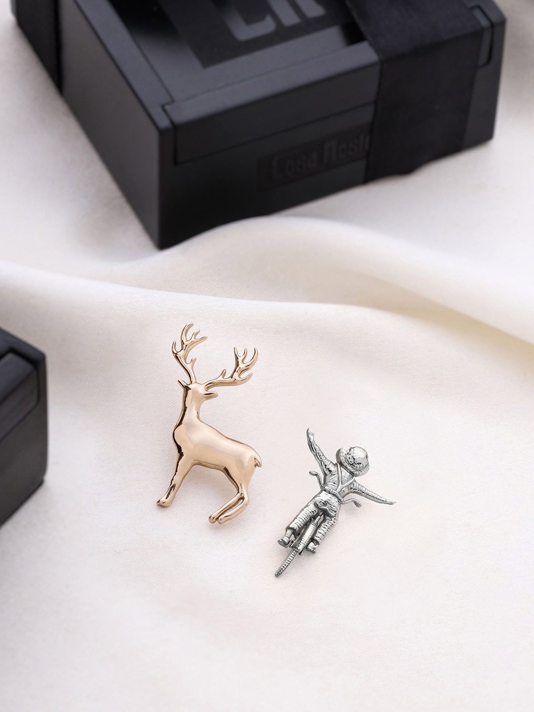 

COSA NOSTRAA Fearless Fable Set Of 2 Textured Brooches, Silver