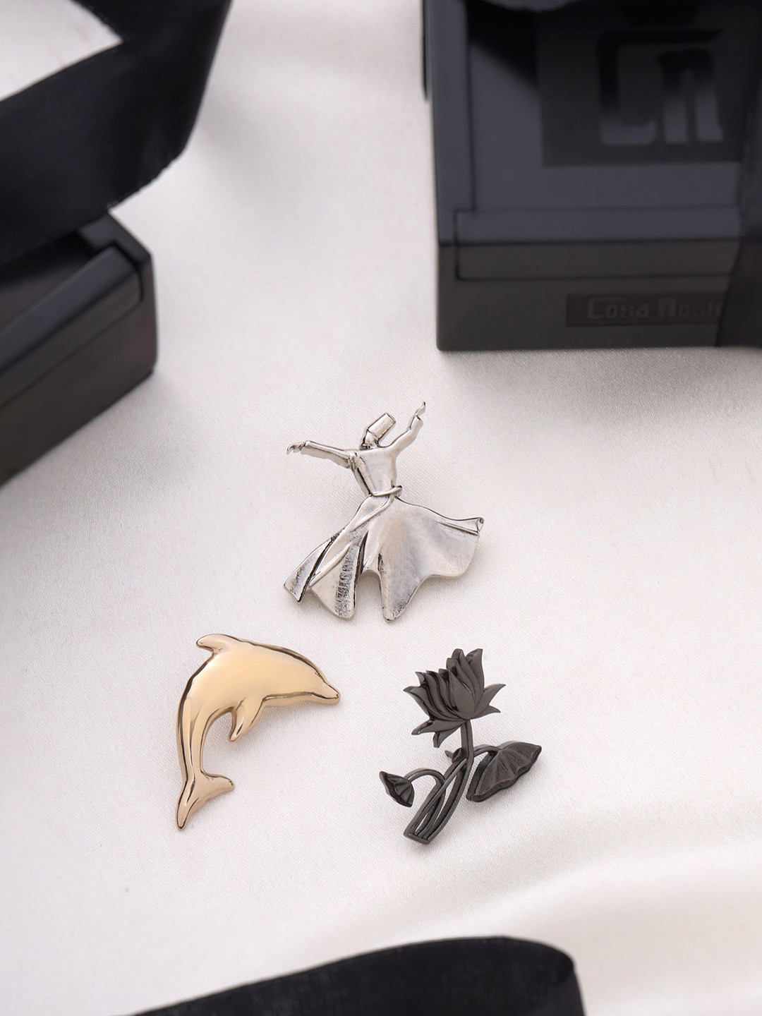

COSA NOSTRAA Grace & Wonder Set Of 3 Textured Brooches, Gold
