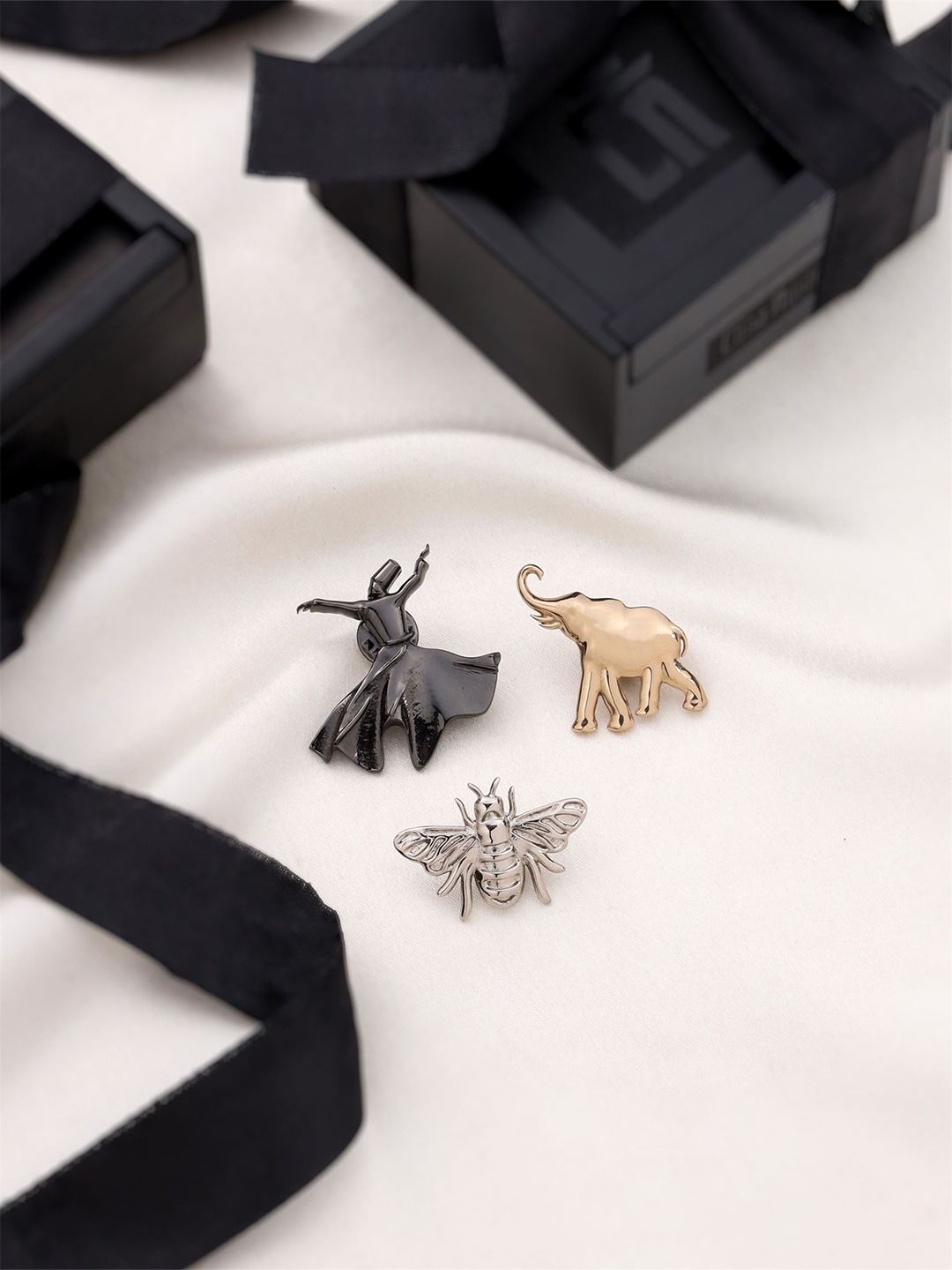 

COSA NOSTRAA Happiness Herald Set Of 3 Textured Brooches, Gold
