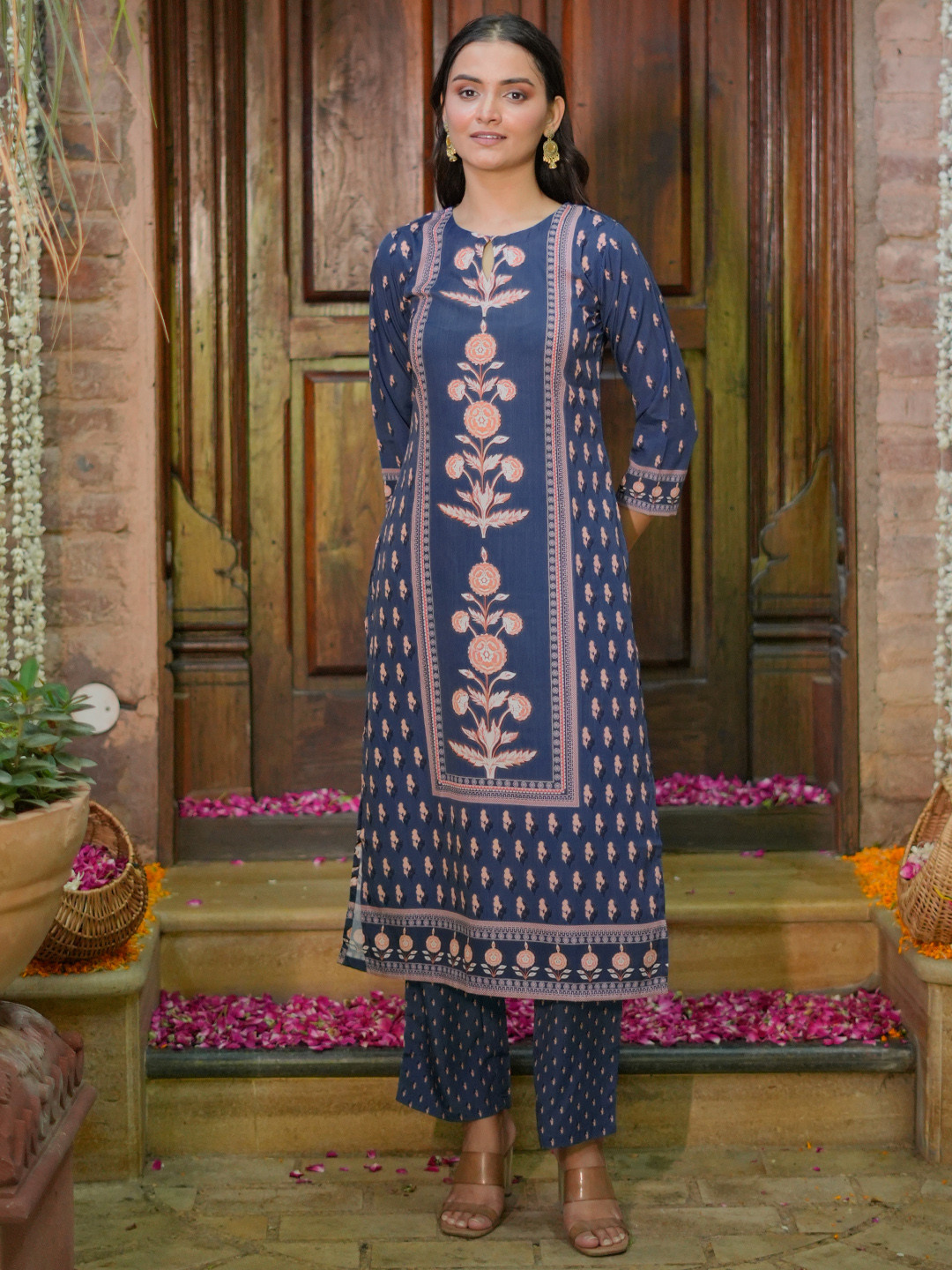 

Libas Floral Printed Straight Kurta with Trousers, Blue