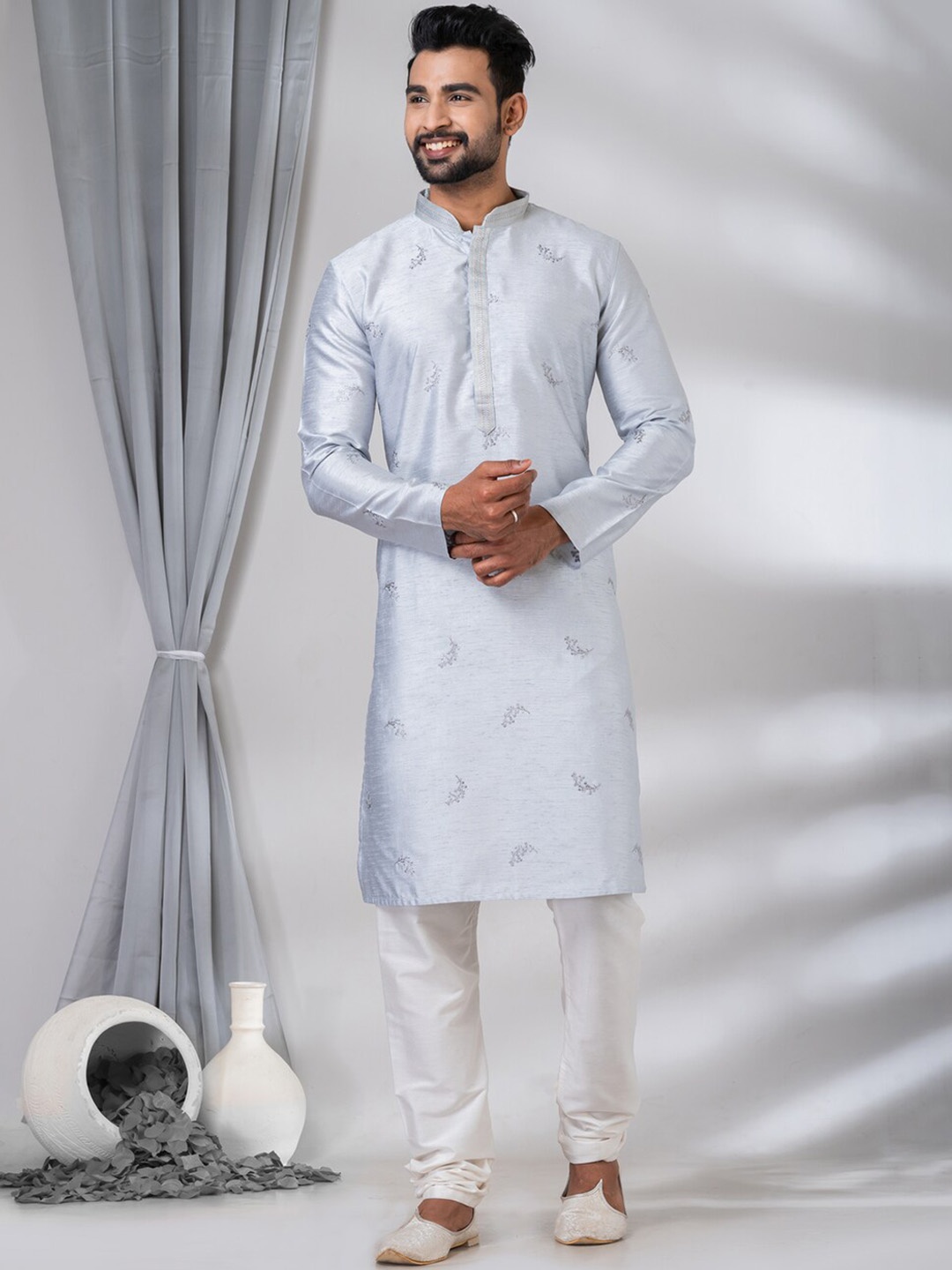 

HU - Handcrafted Uniquely Ethnic Motifs Mandarin Collar Cotton Silk Straight Kurta, Grey