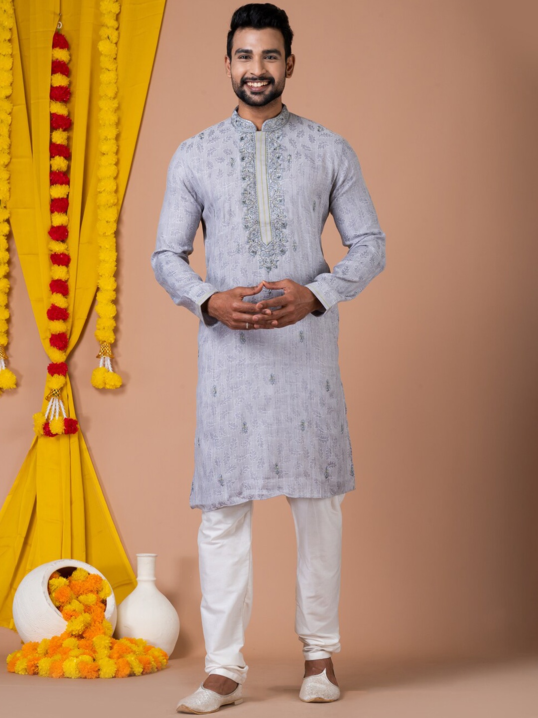 

HU - Handcrafted Uniquely Floral Embroidered Mandarin Collar Straight Kurta, Grey