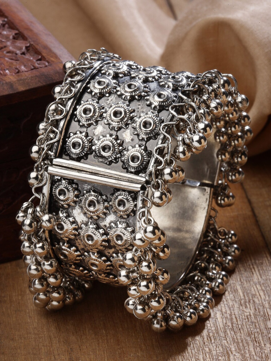 

CHUI MUI Oxidised Silver-Plated Kada Bracelet