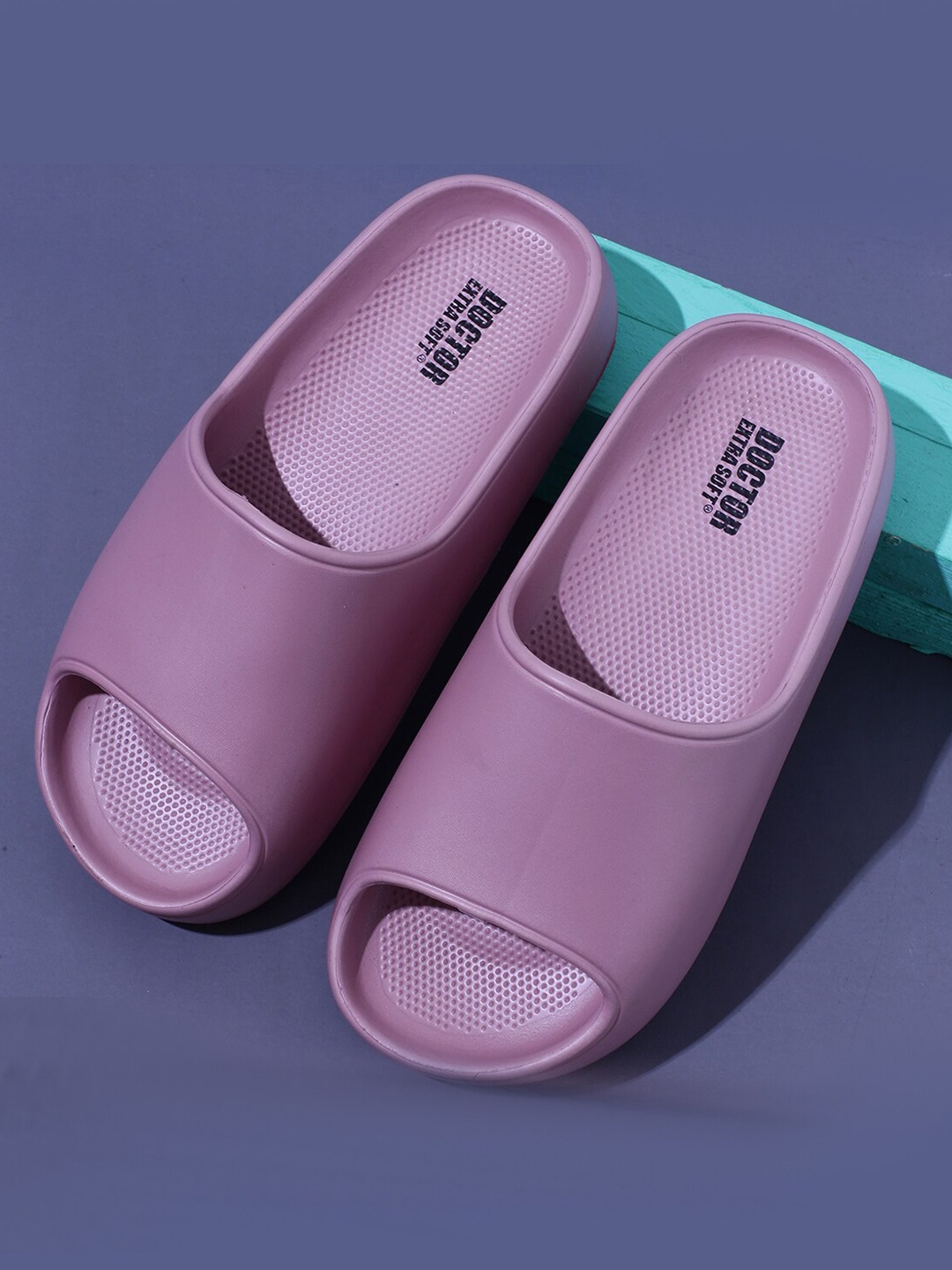 

DOCTOR EXTRA SOFT Women Croslite Sliders, Purple