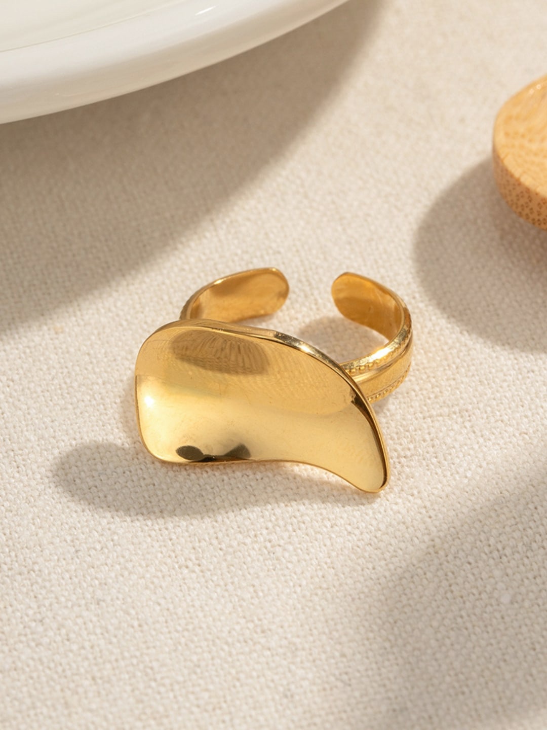 

Dorada Jewellery Gold-Plated Stainless Steel Textured Finger Ring