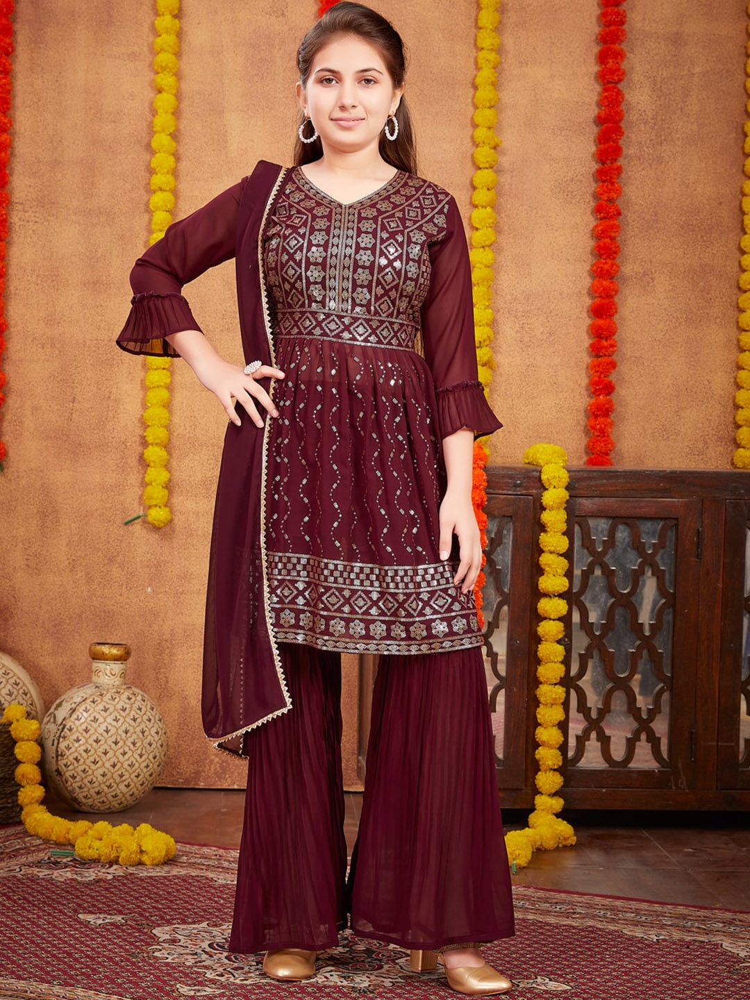 

Aarika Girls Ethnic Motifs Printed Regular Gotta Patti Kurta With Sharara & Dupatta, Burgundy